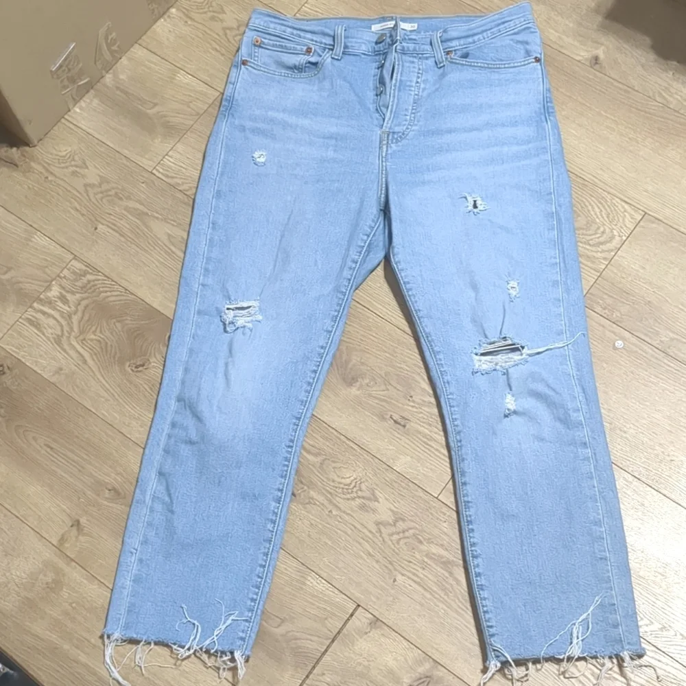 Levis Womens Wedgie Straight Crop Denim distresed Jeans size 30 High Rise Mom - Picture 2 of 9